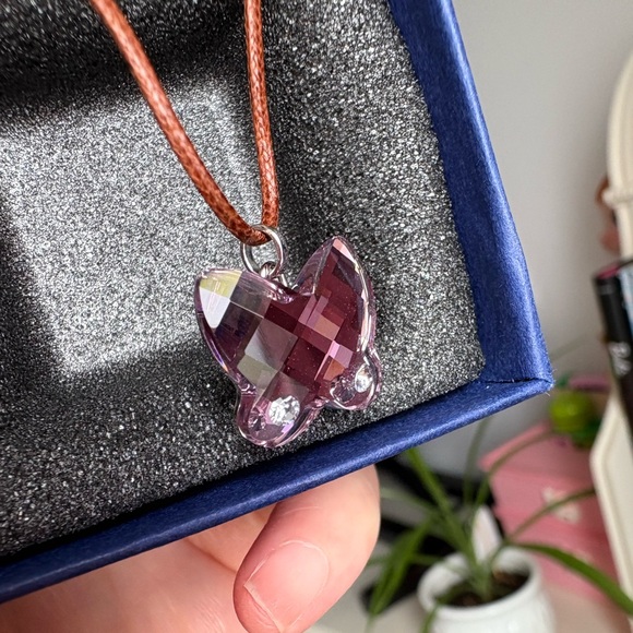 Gift 💝 SWAROVSKI light purple butterfly necklace - Picture 5 of 7